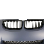 Предна броня за BMW E90 (2008+) - М3 дизайн с  бъбреци, отвори за халогени, маркирана за парктроник